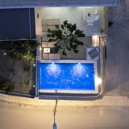 Thomas House - Private Pool - Sleeps 6 Villa