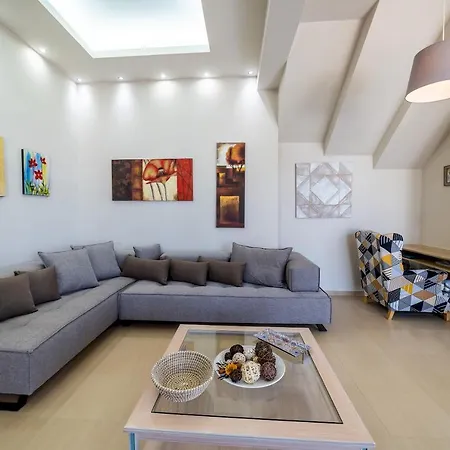Thomas House - Private Pool - Sleeps 6 Villa
