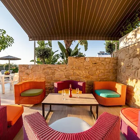 Villa Thomas House - Private Pool - Sleeps 6