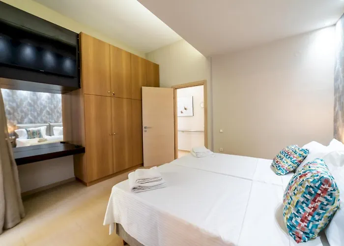 Thomas House - Private Pool - Sleeps 6 *