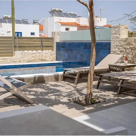וילה Thomas House - Private Pool - Sleeps 6 הרסוניסוס