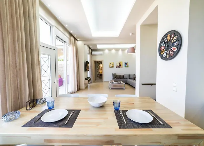 Thomas House - Private Pool - Sleeps 6 * הרסוניסוס