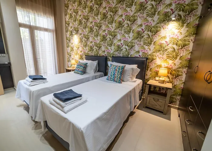 Thomas House - Private Pool - Sleeps 6 וילה הרסוניסוס